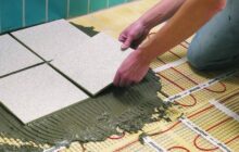 Как правильно наносить клей на плитку и клей на стену?