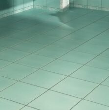 Самостоятельная укладка плитки в ванной на пол